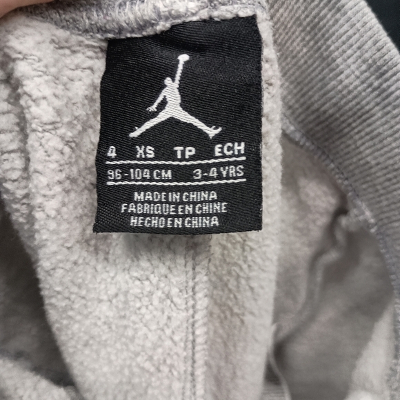 Jordan Gray Sweatpants with Tapered Legs and Elastic Waistband - Picture 3 of 8